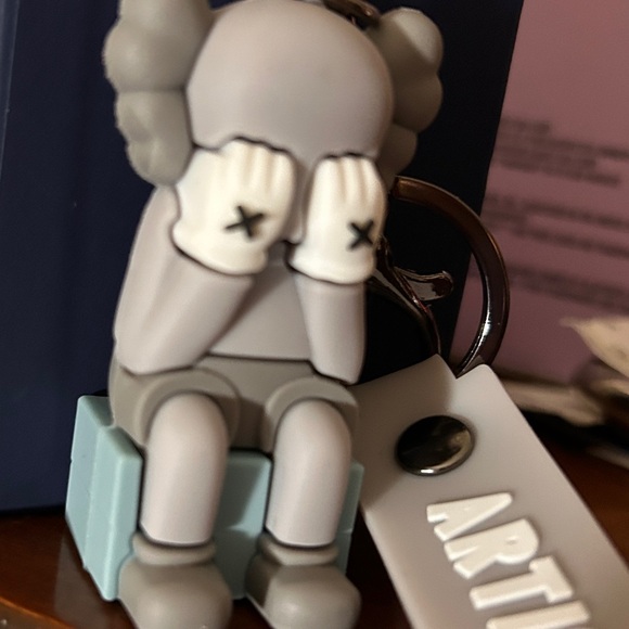 Kaws Keychain 😔🔑 - Picture 2 of 3